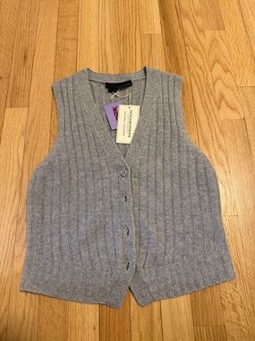 360 Cashmere Light Gray Ribbed V-Neck Button-Front Sweater Vest